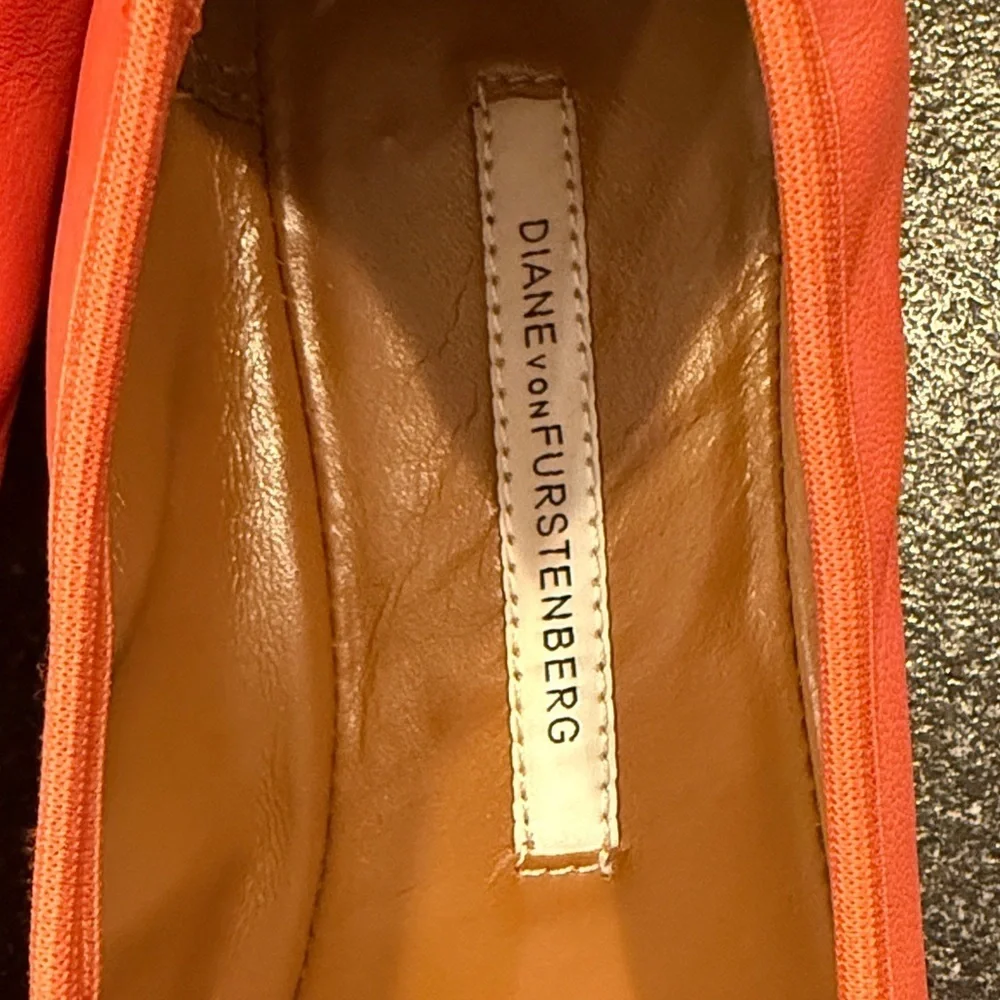 Women’s Diane Von Furstenberg Coral Ballet Flats with Gold Detail - size 8